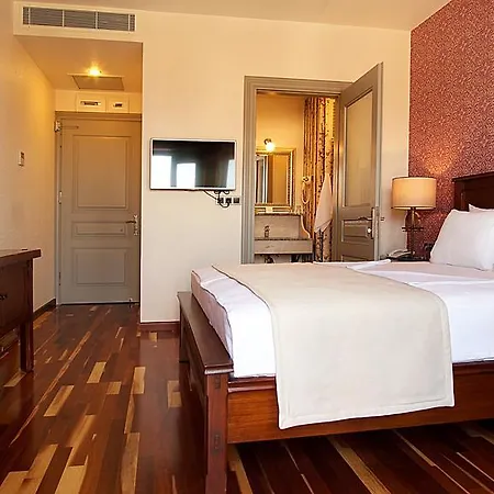 Hotell Cunda Labris 3*