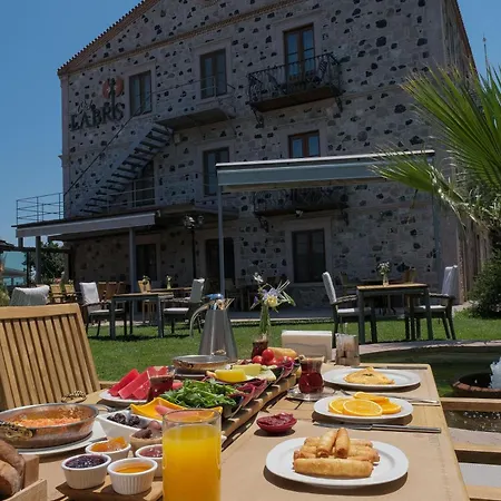 Cunda Labris מלון 3*